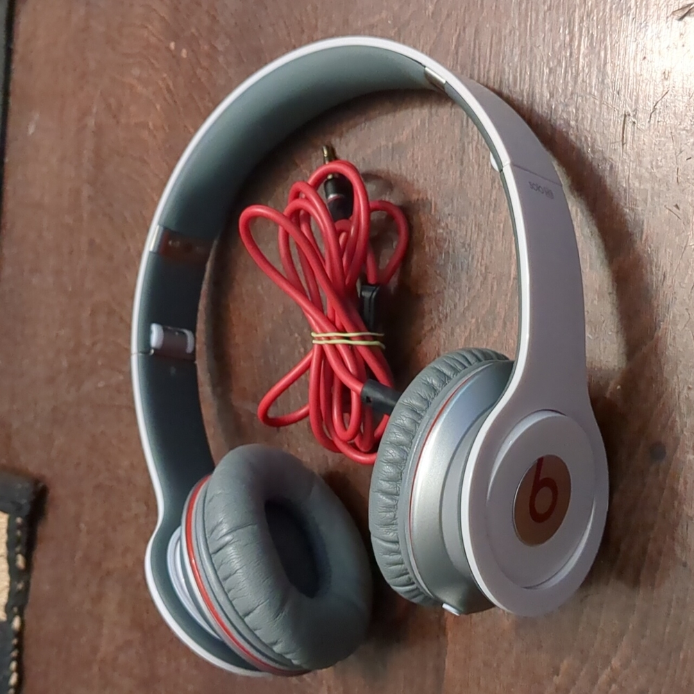 Beats Solo HD wired
